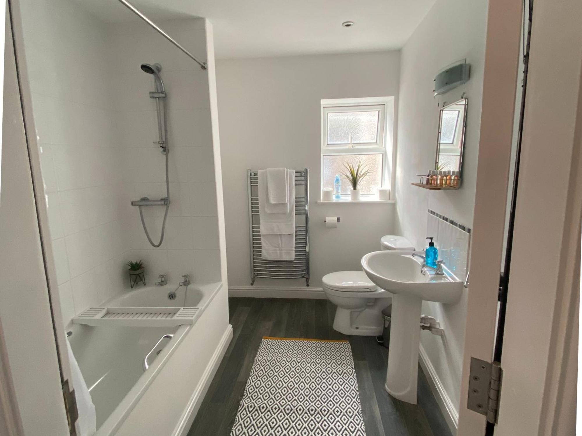 Eden Escapes Serviced Apartments Morecambe Extérieur photo